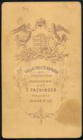 cca 1880 Elegáns hölgy kisgyermekkel, vizitkártya Pachinger Nándor rozsnyói (Rosenau, Rožňava) műter...
