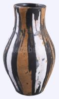 Gorka Lívia (1925-2011): Csíkos váza. Kézzel korongozott, jelzett, hibátlan, m: 16,5 cm