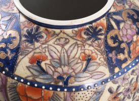 Jelzett japán Satsuma váza. Jelzett, hibátlan, cca 20. sz. eleje, m: 22 cm