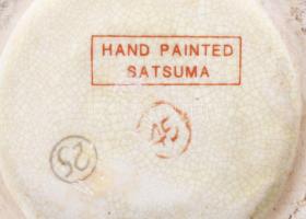 Jelzett japán Satsuma váza. Jelzett, hibátlan, cca 20. sz. eleje, m: 22 cm