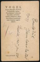 1925 Kassa (Košice), elegáns fiatalember dedikált portréja, vizitkártya Vogel kassai műterméből, mag...