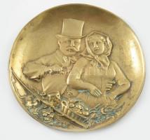 Bronz dísztálka figurális díszítéssel, d: 12,5 cm