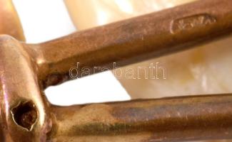 Arany (Au) fülbevaló pár, jelzett, 14k, szarvasfog berakással, később hozzátoldott türkiz berakásos ...