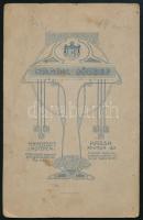 cca 1910 Elegáns fiatal hölgy portréja, kabinetfotó Hradil József kassai műterméből, szecessziós ver...