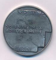 2003 k. "Budapesti Corvinus Egyetem / SCIENTIA MEA ADIUTOR MEUS" ezüstpatinázott bronz eml...