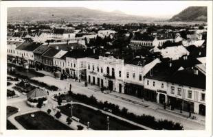 Máramarossziget, Sighetu Marmatiei; Fő tér, Europa szálloda, Brenner és Weisz üzlete / main square, hotel, shops. photo (EK)