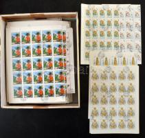 Nagyobb cipős doboz tele teljes ívekkel