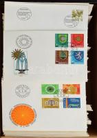 Svájc FDC gyűjtemény a 70-es 80-as évekből, 4-500 db, dobozban