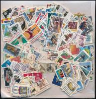 USA 500-600 db, főleg képes bélyeg az 1980-90-es évekből, sok teljes sorral, ömlesztve zacskóban