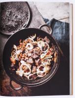 Vári Dávid: Terítéken. A magyar vadgasztronómia receptkönyve. 2019, Boook Kiadó. Kiadói kartonált kö...