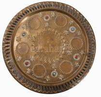 Réz tételek: pohárkák, tálak, vázák, stb