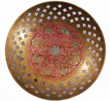 Réz tételek: pohárkák, tálak, vázák, stb