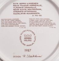 Arabia finn Uasikkionen design dísztányér, Matricás, jelzett, hibátlan, tartóval, 20 cm