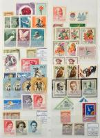 Több ezer darab magyar bélyeg, régiek és modernek vegyesen, 32 lapos, A/4-es Lindner berakóban