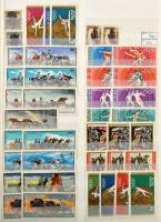 Több ezer darab magyar bélyeg, régiek és modernek vegyesen, 32 lapos, A/4-es Lindner berakóban