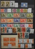 Magyar tétel sorokkal, blokkokkal, kisívekkel, másodpéldányokkal, 32 fekete lapos, A/4-es, javított berakóban