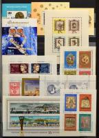 Magyar tétel sorokkal, blokkokkal, kisívekkel, másodpéldányokkal, 32 fekete lapos, A/4-es, javított ...