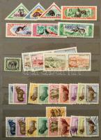 8 lapos A/4 berakó magyar sorokkal és kevés külföldi bélyeggel + FDC-k, emléklapok, bélyegfüzetek