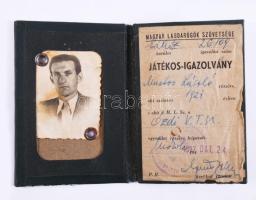 Vegyes okmány tétel, közte MLSZ játékos-igazolvány, M. kir. 104. honv. légvédelmi tüzérosztály szolg...