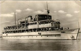 Balaton; Beloiannisz sétahajó. Képzőművészeti Alap Kiadóvállalata. photo (gyűrődések / creases)