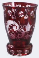 Vörösen pácolt kristály váza, gazdag csiszolt mintával, hibátlan, m: 12 cm