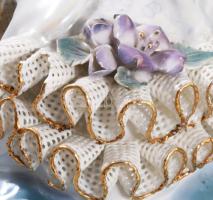 Barokk hölgy porcelán figura, fodron sérüléssel, m: 18,5 cm