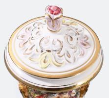 R. Capodimonte fedeles edény. Tűzhibával, szájánál repedésvonallal, m: 20,5 cm