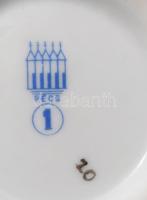 Zsolnay Szalonnázó paraszt. Terv.: Szomor János (1908-1980). Jelzett, kézzel festett, hibátlan, m: 3...