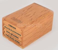 Játék panel, benne 4 klf kihúzható játéktáblával, 16x10 cm