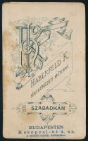 cca 1890 Fiatalember portréja, vizitkártya Haberfeld Károly (Budapest és Szabadka) műterméből, kissé...