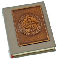 Dr. Gedai István: A magyar középkor pénzverése. Miskolc, 1984. Minikönyv a külső borítón rögzített bronz lemezplakett-díszítéssel, készült 800 példányban (ebből 400 számozatlan). Használt, jó állapotban