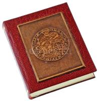 Huszár Lajos, Dr.: A magyar pénzverés története a XVI. és XVII. században. Miskolc, 1984. Minikönyv a külső borítón rögzített bronz lemezplakett-díszítéssel, készült 800 példányban (ebből 400 számozatlan). Használt, jó állapotban