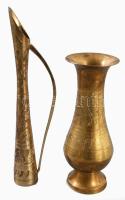 2 darab indiai réz váza, egyik horpadással, m: 26,5 cm