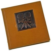 Flach Antal (szerk.): Miskolci filmfesztiválok érméi. Miskolc, 1976 k. Minikönyv, külső borítón rögzített bronz lemezplakett díszítéssel, készült 500 számozott példányban (jelen példány a 293-as számú). Használt, jó állapotban