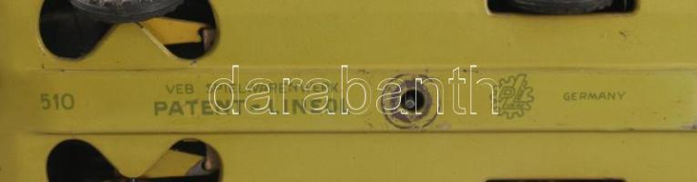 VEB Spielwaren Werk Patent-lineol 510 lemezautó, kulcs nélkül, cca 1950, jó állapotban, h: 24 cm