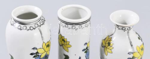 3 darabos kínai kisváza szett, cca 20. sz középső harmada, jelzett, kézzel festett, hibátlan, m: 10 ...