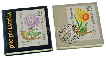 Pro Philatelia - Az ötvenedik magyar bélyegnap alkalmából. Budapest, 1977. 2xklf minikönyv, fekete és szürke műbőr kötésben, készült 4000 példányban (ebből 250 zöld számozású sorszámozással, mindkét példány 005-ös sorszámmal). Használt, jó állapotban