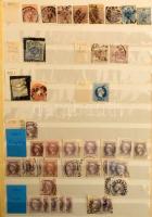 Érdekes, tartalmas hagyaték: főleg régi magyar és külföldi bélyegek berakókban, magyar és külföldi levelek, képeslapok, FDC-k, emléklapok, jó minőségű Arató parlament ívárú ívberakóban továbbá több doboz bündli. Az anyag egy nagyobb hullámkarton ládában van elhelyezve. Feltétlenül érdemes megnézni!! Jó szórakozás hideg téli estéken!