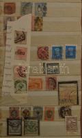 Érdekes, tartalmas hagyaték: főleg régi magyar és külföldi bélyegek berakókban, magyar és külföldi l...