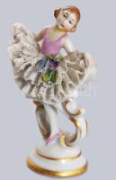 3 db kis porcelán figura, közötte jelzett, lány szoknyáján sérülések 6-10 cm