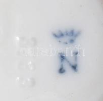 3 db kis porcelán figura, közötte jelzett, lány szoknyáján sérülések 6-10 cm