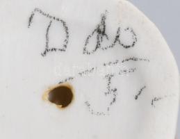 3 db kis porcelán figura, közötte jelzett, lány szoknyáján sérülések 6-10 cm