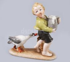 Wagner &amp; Apel Bertram fiút fenéken csípő liba. Jelzett, kézzel festett, hibátlan, m: 11 cm