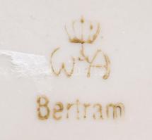 Wagner &amp; Apel Bertram kürtölő fiú vadászkutyákkal. Jelzett, kézzel festett, hibátlan, m: 12 ...