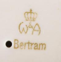 Wagner &amp; Apel Bertram kutyás kislány virágcsokorral. Jelzett, kézzel festett, hibátlan, m: 1...