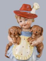 Wagner &amp; Apel Bertram piknikező lány vizslákkal. Jelzett, kézzel festett, hibátlan, m: 13 cm