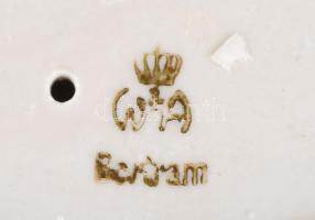 Wagner &amp; Apel Bertram piknikező lány vizslákkal. Jelzett, kézzel festett, hibátlan, m: 13 cm