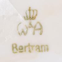 Wagner &amp; Apel Bertram udvarló kisfiú. Jelzett, kézzel festett, hibátlan, m: 12 cm