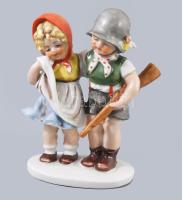 Piroska és a vadász figuráját játszó gyermekpár - antik német porcelán figura, sorszámozott, kézzel festett, hibátlan, m: 12 cm