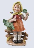 Wagner &amp; Apel Bertram négylevelű lóherét gyűjtögető kislány. Jelzett, kézzel festett, sérüléssel, m: 13,5 cm